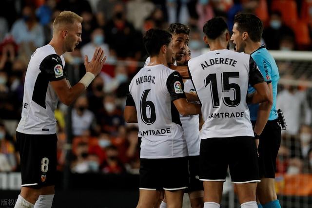 新华社：李梦当选亚洲年度最佳女子篮球运动员